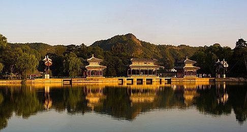 第三人称复古射击游戏《舍伍德极限》现已在Steam平台正式发售